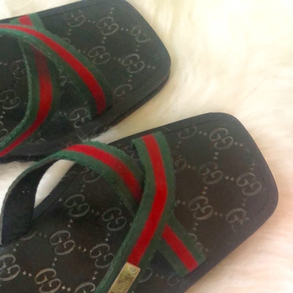 Gucci Black Sandals with Red and Green Accents - Picture 9 of 16